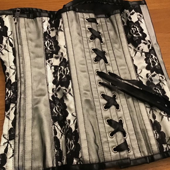 Corset steel-boned. White/silver satin and black lace overbust - Picture 2 of 4